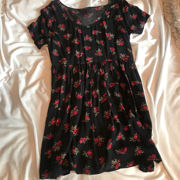 Brandy Melville Dresses & Skirts - Brandy Melville Floral Dress